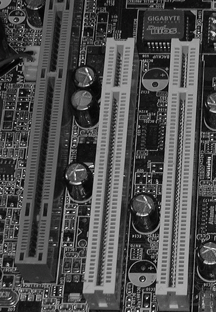 PCI-разъемы на материнской плате 